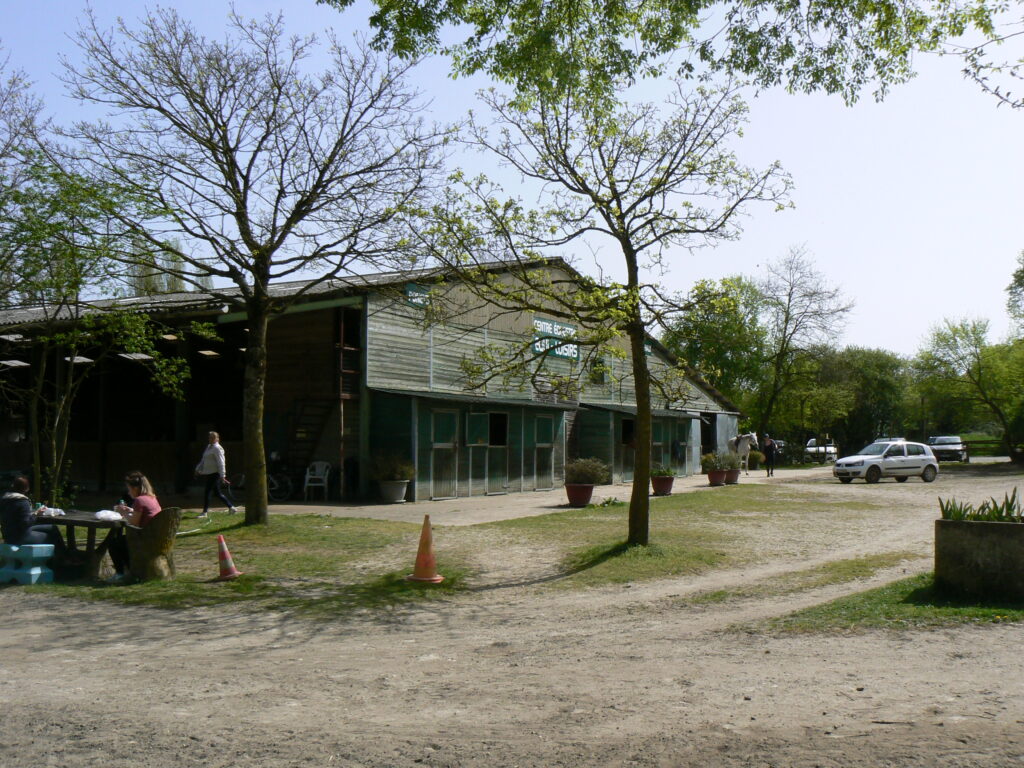 photo de la façade du centre équestre